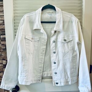 Women’s plus size Time and Tru Classic White Jean Jacket. Size 16/18.